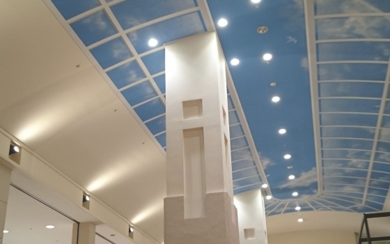 アトレ内に広がる青空